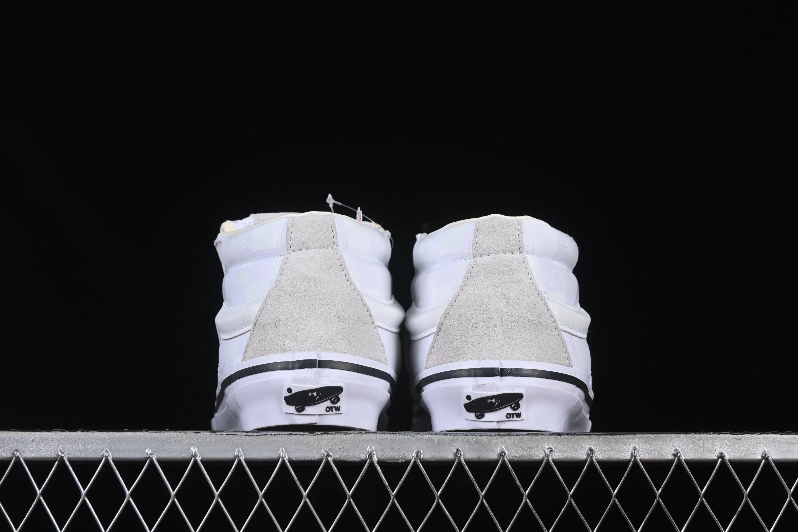 All categories Vans Vans series Vans Mid Vans China HommeGirls x Vans Sk8-Mid fashionable and versatile mid-top casual vulcanized sneakers VN000NBN2VZ